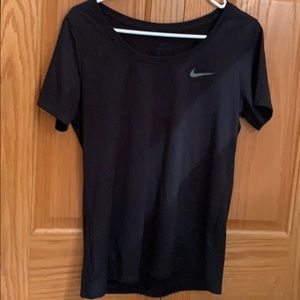 Black Nike shortsleeve t-shirt